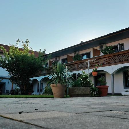 Gaestehaus Und Weinbau Zur Wiederkehr Strudler Podersdorf am See Exterior photo