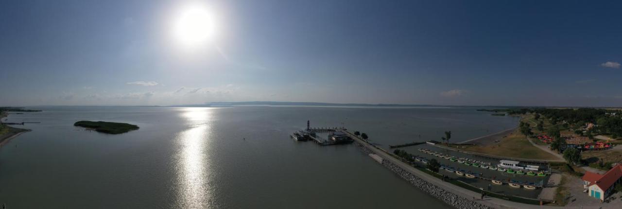 Gaestehaus Und Weinbau Zur Wiederkehr Strudler Podersdorf am See Exterior photo